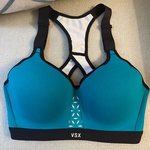 Victoria’s Secret Incredible Underwire Sports Bra